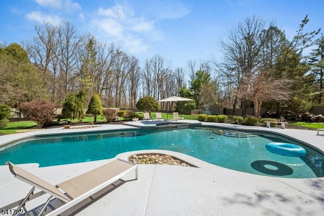 5 MEADOW DRIVE, Warren Twp., NJ 07059