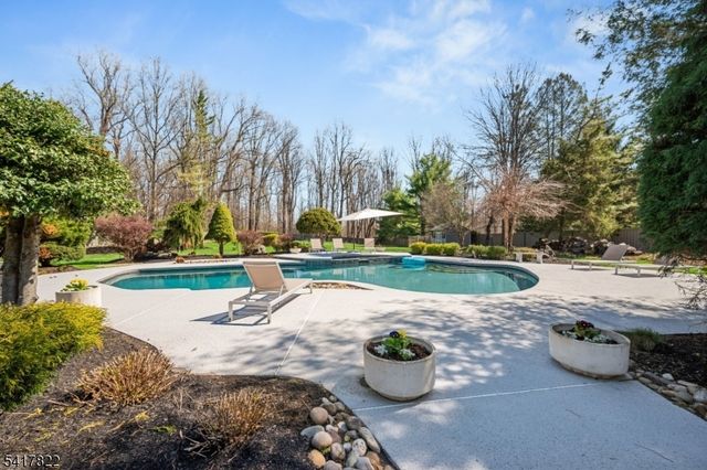 5 MEADOW DRIVE, Warren Twp., NJ 07059