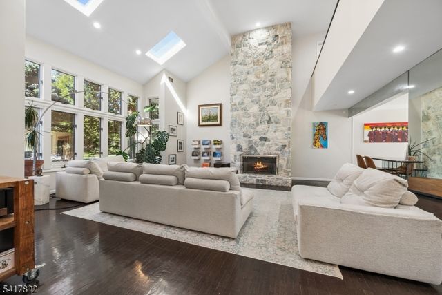 5 MEADOW DRIVE, Warren Twp., NJ 07059