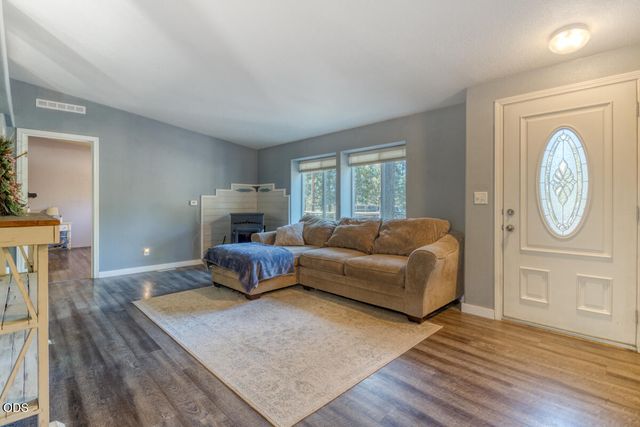 51599 Ash Road, La Pine, OR 97739
