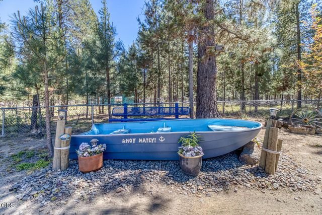 51599 Ash Road, La Pine, OR 97739