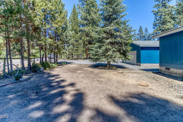 51599 Ash Road, La Pine, OR 97739