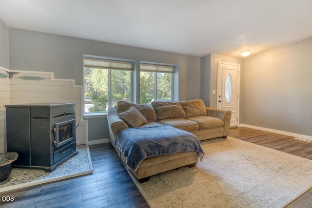 51599 Ash Road, La Pine, OR 97739