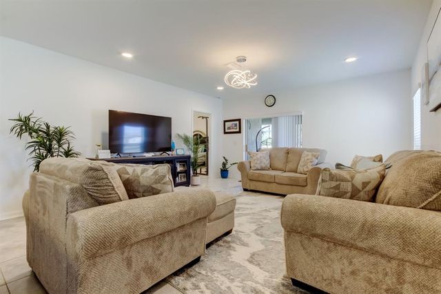 12407 HILLTOP FARMS DRIVE, Dade City, FL 33525