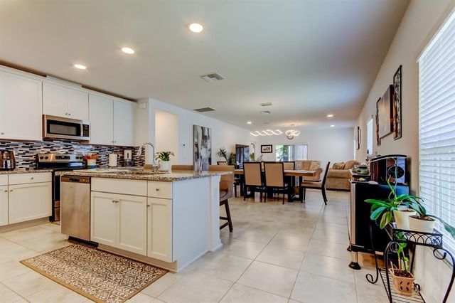 12407 HILLTOP FARMS DRIVE, Dade City, FL 33525