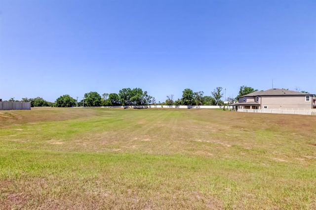12407 HILLTOP FARMS DRIVE, Dade City, FL 33525