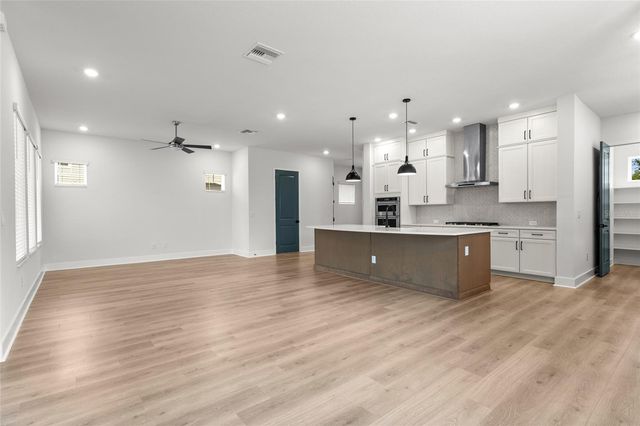 7428 BURLINGTON AVENUE N, St Petersburg, FL 33710