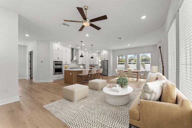 7428 BURLINGTON AVENUE N, St Petersburg, FL 33710