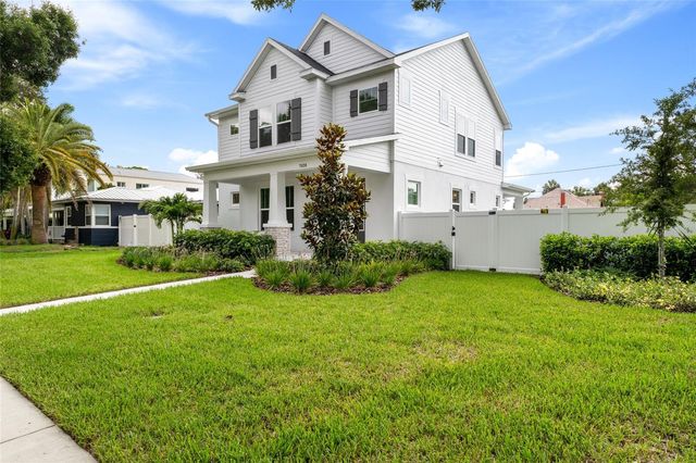 7428 BURLINGTON AVENUE N, St Petersburg, FL 33710