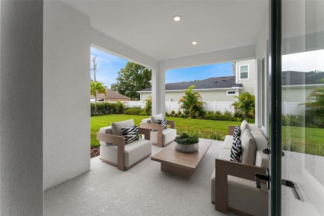 7428 BURLINGTON AVENUE N, St Petersburg, FL 33710