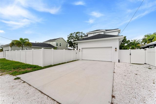7428 BURLINGTON AVENUE N, St Petersburg, FL 33710