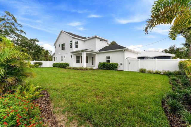 7428 BURLINGTON AVENUE N, St Petersburg, FL 33710