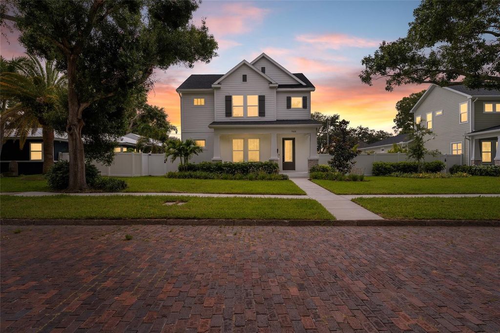 7428 BURLINGTON AVENUE N, St Petersburg, FL 33710