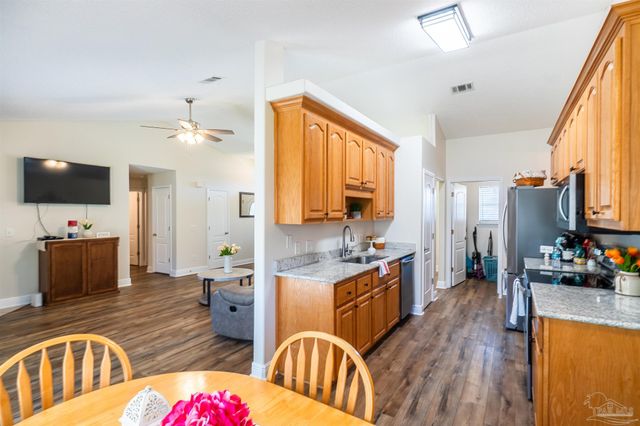7154 Inniswold Dr, Pensacola, FL 32526
