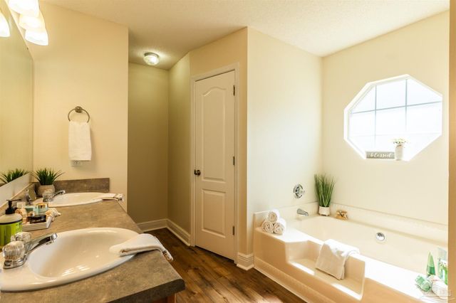 7154 Inniswold Dr, Pensacola, FL 32526