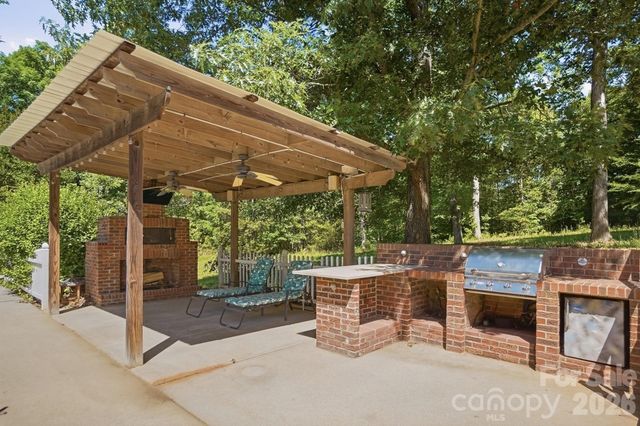 846 Windy Oaks Way, Van Wyck, SC 29720