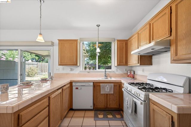 1120 Deerpark Rd, Oakley, CA 94561