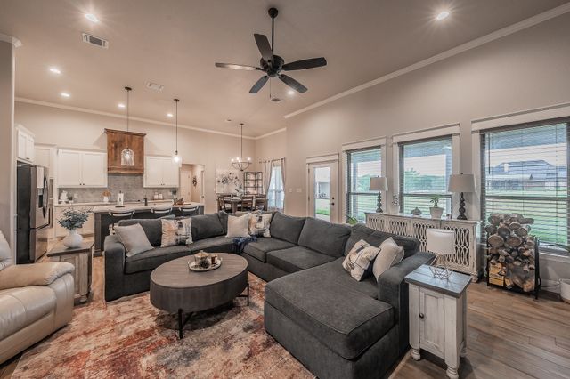 112 Oaks Springs Lane, Weatherford, TX 76087