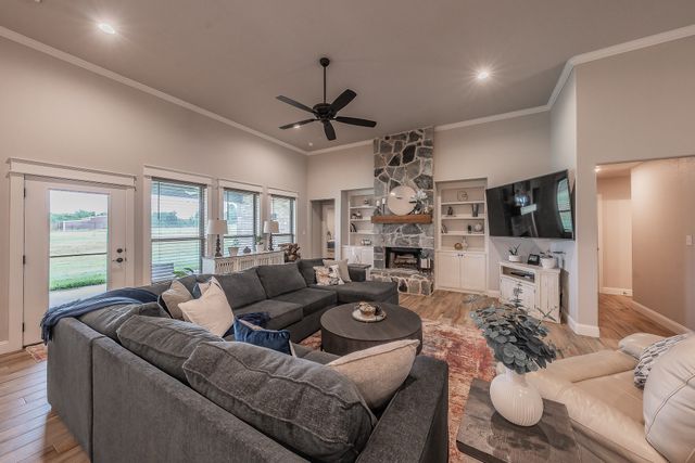 112 Oaks Springs Lane, Weatherford, TX 76087
