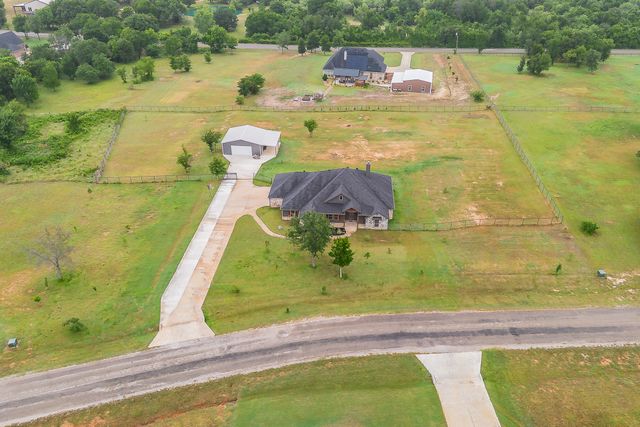 112 Oaks Springs Lane, Weatherford, TX 76087