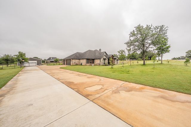 112 Oaks Springs Lane, Weatherford, TX 76087
