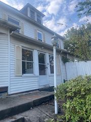 2522 STATE AVE A, Moon/crescent Twp, PA 15108