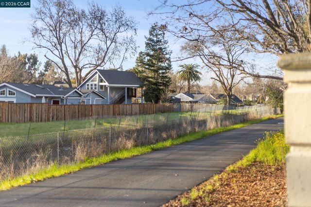 509 Matisse Ct, Walnut Creek, CA 94597