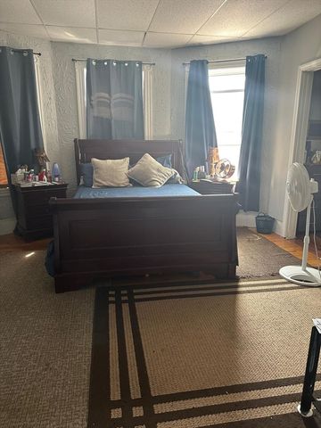 82 Fox St, Worcester, MA 01604