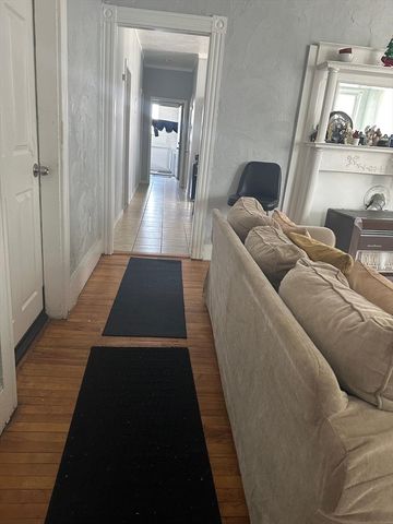 82 Fox St, Worcester, MA 01604