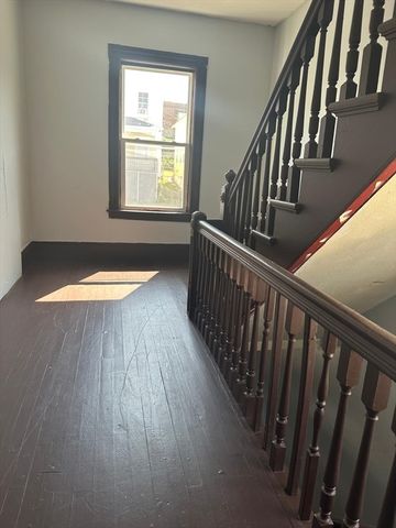 82 Fox St, Worcester, MA 01604