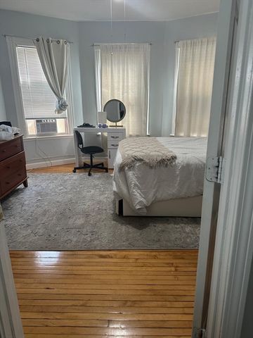 82 Fox St, Worcester, MA 01604