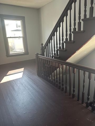 82 Fox St, Worcester, MA 01604