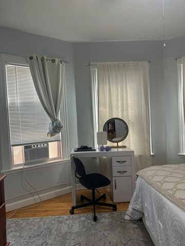 82 Fox St, Worcester, MA 01604