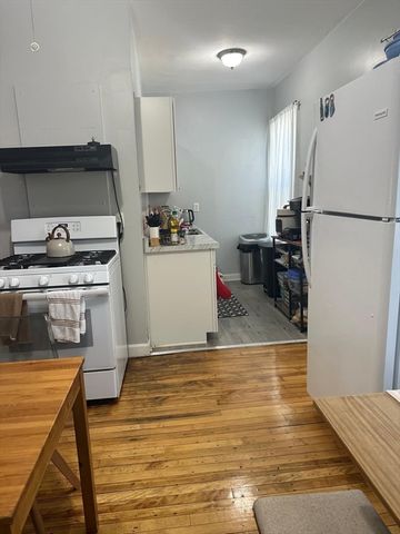 82 Fox St, Worcester, MA 01604