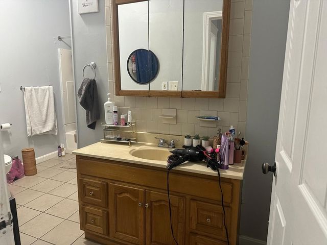 82 Fox St, Worcester, MA 01604