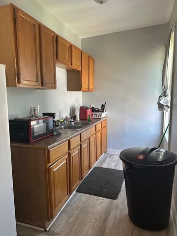 82 Fox St, Worcester, MA 01604