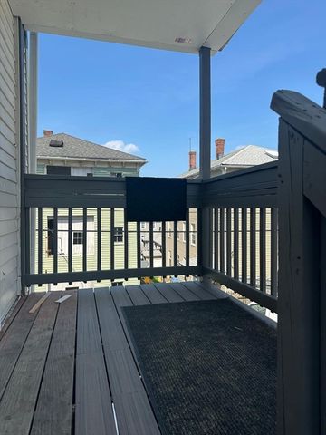 82 Fox St, Worcester, MA 01604