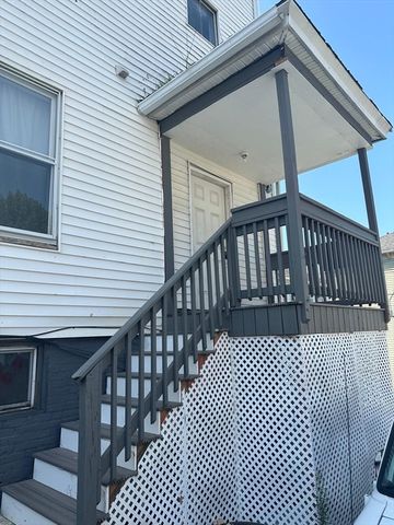 82 Fox St, Worcester, MA 01604