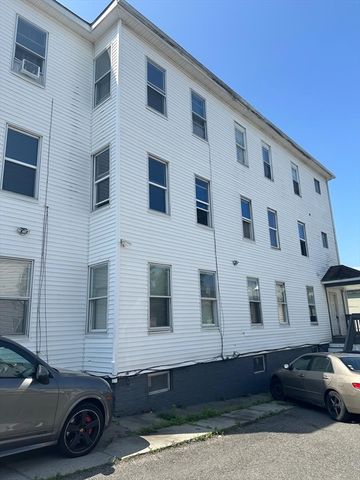 82 Fox St, Worcester, MA 01604