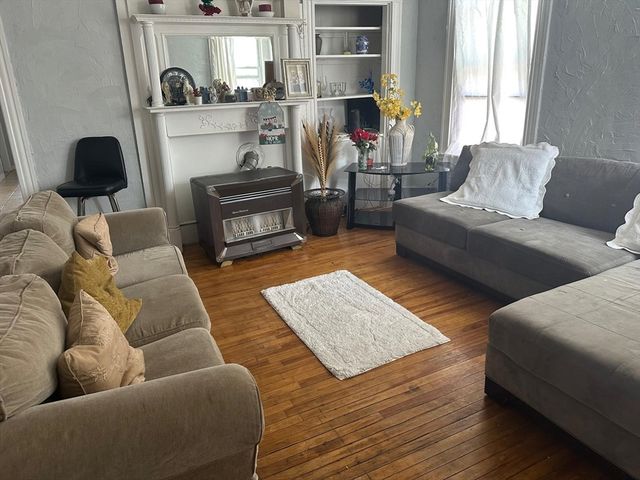 82 Fox St, Worcester, MA 01604