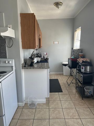 82 Fox St, Worcester, MA 01604