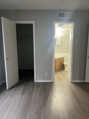 311 E 31st ST 306, Austin, TX 78705