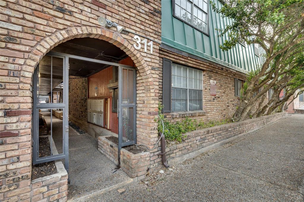 311 E 31st ST 306, Austin, TX 78705