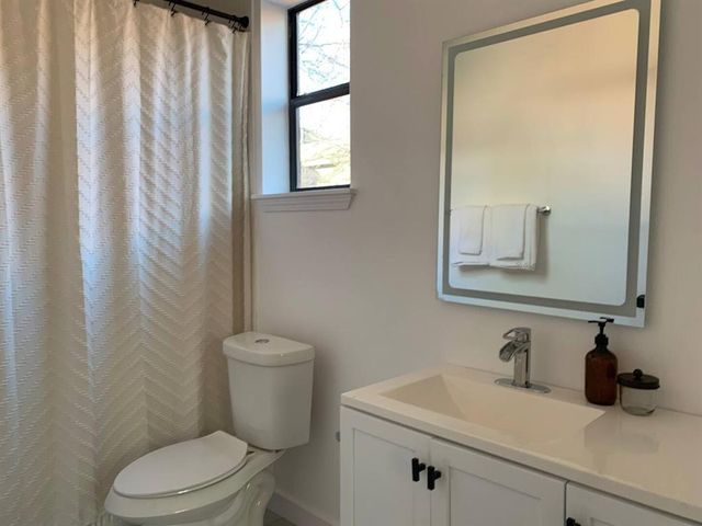 1403 Newfield LN C, Austin, TX 78703