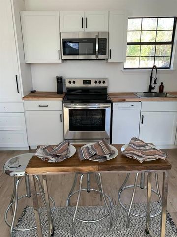 1403 Newfield LN C, Austin, TX 78703