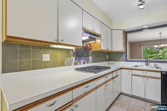 33 Cedarwood Terrace, Woodland Park, NJ 07424