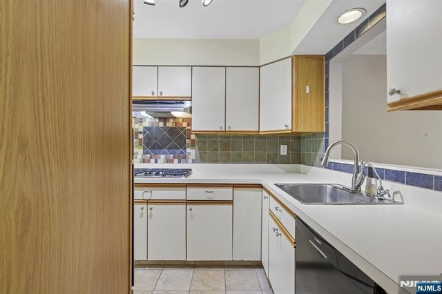 33 Cedarwood Terrace, Woodland Park, NJ 07424