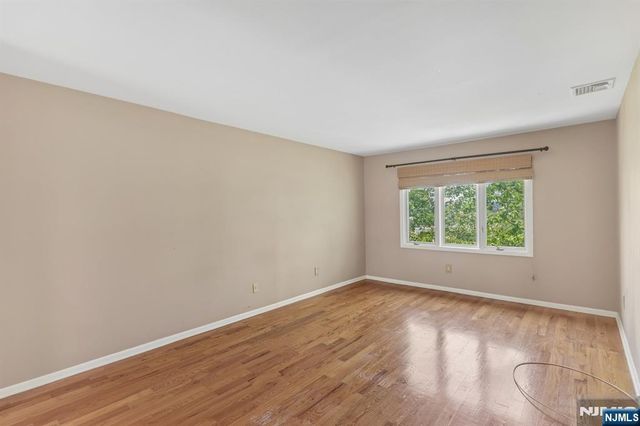 33 Cedarwood Terrace, Woodland Park, NJ 07424