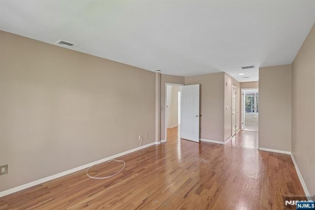 33 Cedarwood Terrace, Woodland Park, NJ 07424