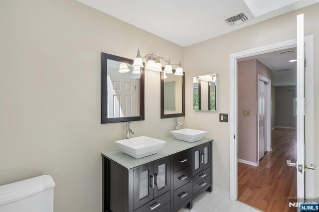 33 Cedarwood Terrace, Woodland Park, NJ 07424